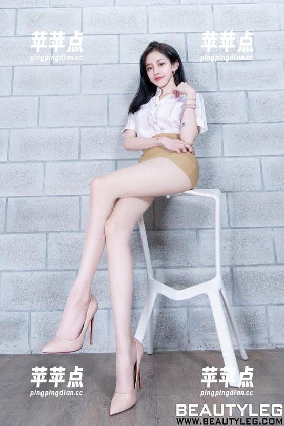 Beautyleg - Julia的光辉时刻：原图和一条裤里丝的完美组合！