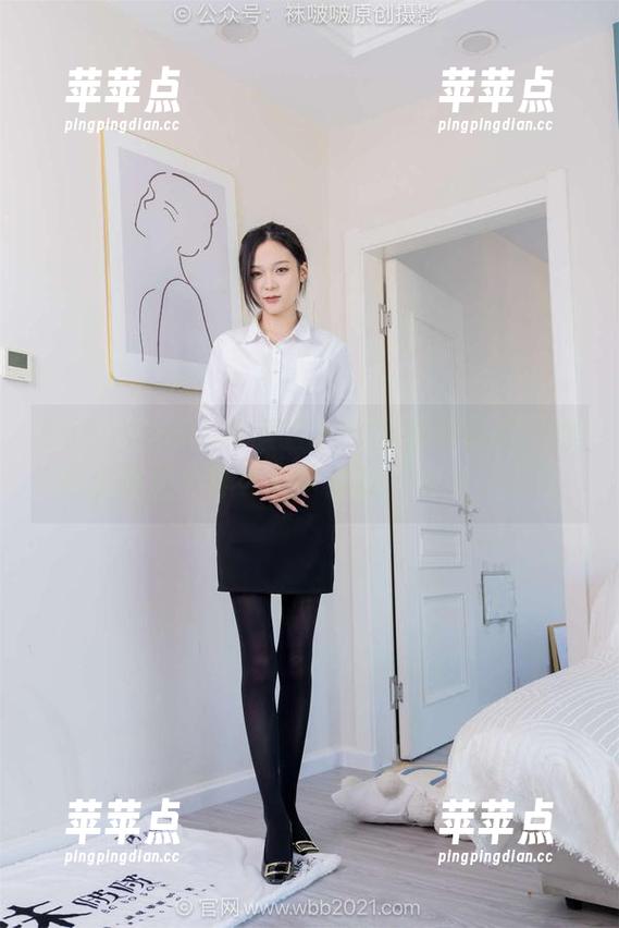 BoBoSocks袜啵啵 - 果果的新尝试：原图里裸足与黑色指甲油的“无声对话”