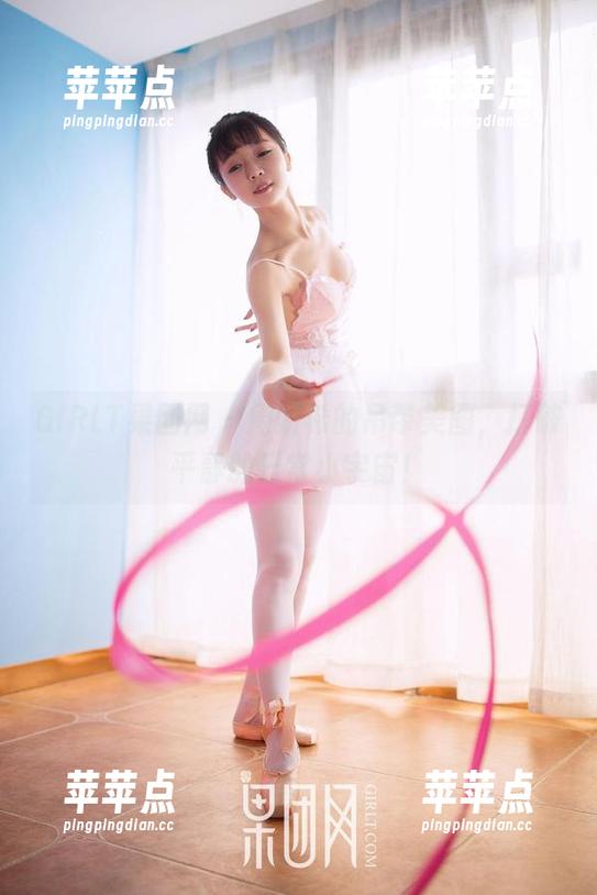 GIRLT果团网 - 周妍希的吊带美图，打破平静的日常小宇宙！