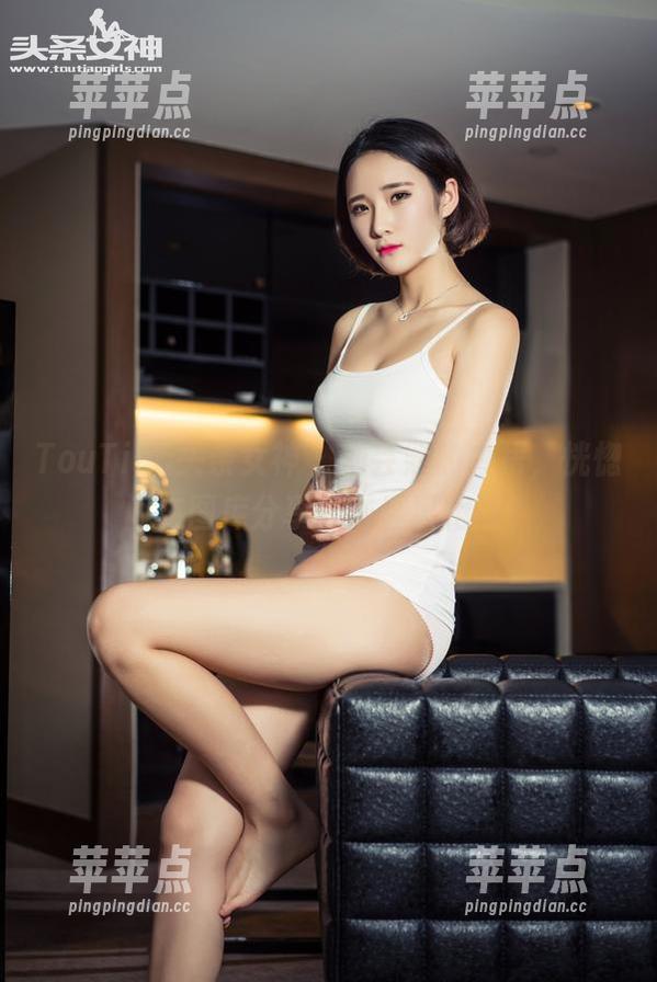 TouTiao头条女神 - 刘芸熙的白裙，恍惚间与图库分享异域春风相遇？