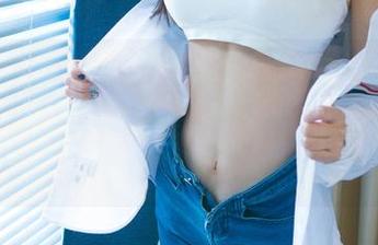 UGirls尤果网 – 总有那么一刻，李颜儿的全套作品让人抛下所有烦恼——海边治愈力！