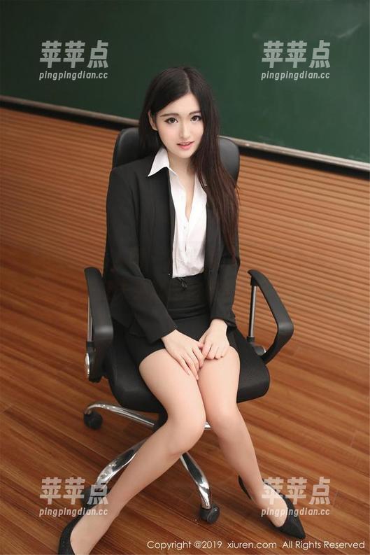Xiuren秀人网 - 高清版“女友”来袭，千夜未来就这傻傻的样子？