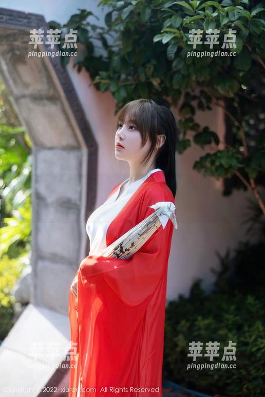 Xiuren秀人网 - 新人模特南初妹妹：美图再现清甜不羁的一面