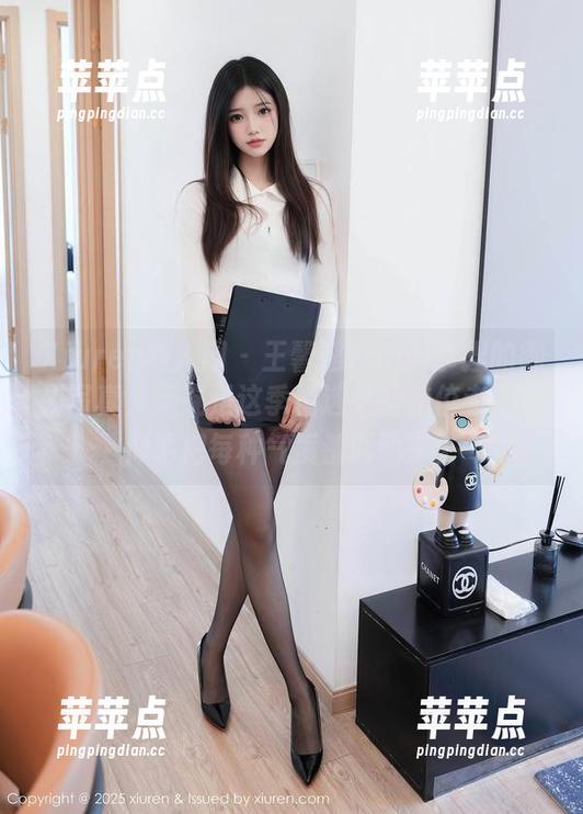 Xiuren秀人网 - 王馨瑶Yanni拿捏的御姐写真，无疑是这季精选中的佼佼者，它似乎把每种气质都调动了。