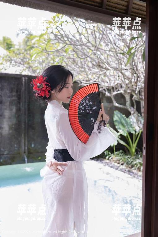 Xiuren秀人网 - “盼盼已鸠，妹妹”写真作品集下载中：这一瞥真的让人心痒痒的。