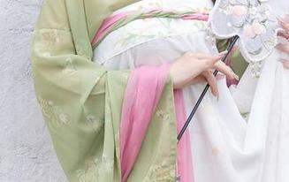 Xiuren秀人网 – 高清肉晴MINI姐姐，仿佛在照片中找到了一种“第一眼看到你时的感觉”，但却什么都不敢多说。