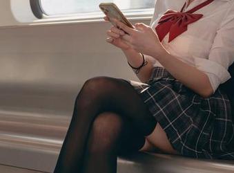 Yiko湿润兔发布JK无圣光新套图，让视线都很干净