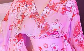YouMi尤蜜荟 – 灰丝与合法萝莉，这组写真感觉有些不一样呢。