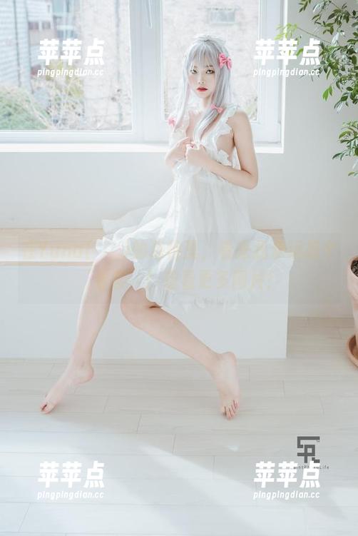 在Yuna(윤아)的浴袍里，看来我永远是个‘看客’！想看更多图片！