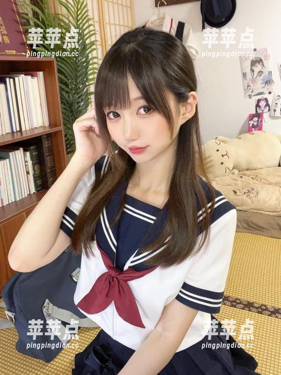 看吧，nagisa魔物喵的无圣光短裙，风一吹就跑了