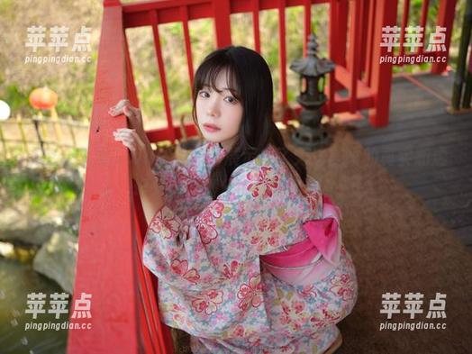 镂空合集里，wuyo(우요)展示出了无法言喻的真实和虚幻交错，满分的想象空间！