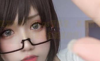 “一笑芳香沁”的cos原图里，裤里丝在微笑？果然是张会说话的图！