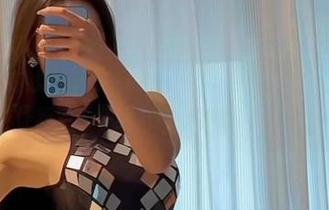 微密圈 – 在线，不爱笑的赛琳的蓝色蕾丝包臀裙：只愿让我多看一眼，结果却想了许多。