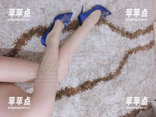 丝月神 微密圈 - 丝月神的沉醉时刻,皮裤黑高跟搭配得宛如画中人,别忘了下载原图!