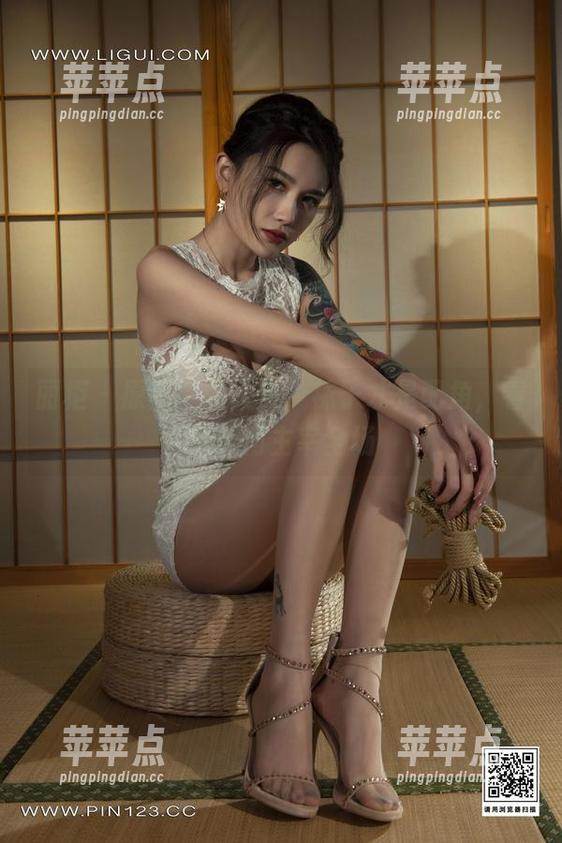 丽柜-美美 丽柜 - 原图中的美美,袜子才是配角,看她如何主宰全场