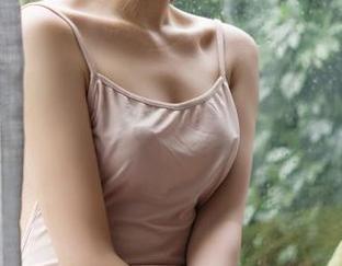 克拉女神 – 姜璐的校服高清图册，流露出那些没说出口的青春气息。
