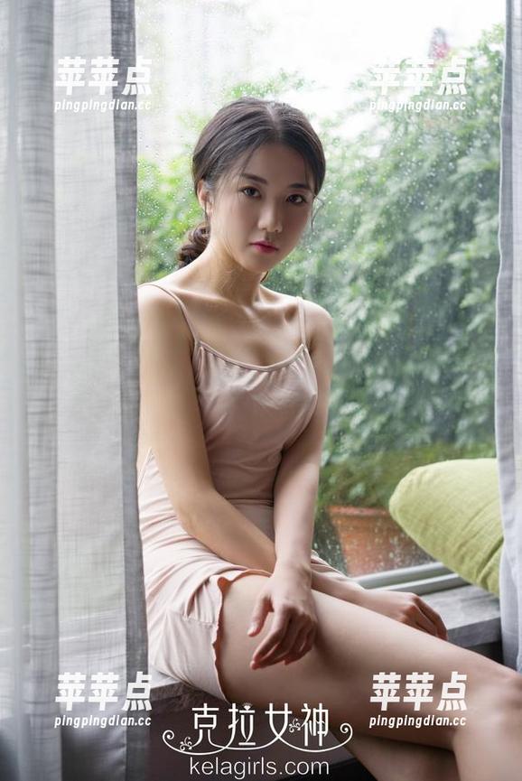 克拉女神 - 姜璐的校服高清图册，流露出那些没说出口的青春气息。