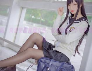 在兔玩映画，高清制服裸腿女孩，让你尝试一下可爱与妩媚的杂糅。