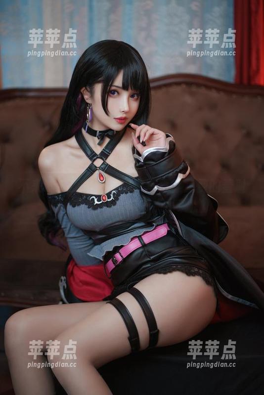 不来试试凉凉子的豹纹写真？免费的羞耻感也许能带给你一点小刺激。