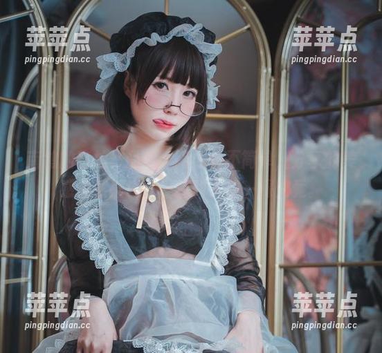 南鸽的自拍作品集，简约却不简单，分享的美感依然摇曳——真叫人想一探究竟。