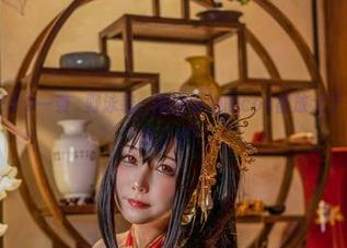 咔喵KANEKO一袭㭴野泳装，原图中她的cos被放大了千倍，太有戏了吧！