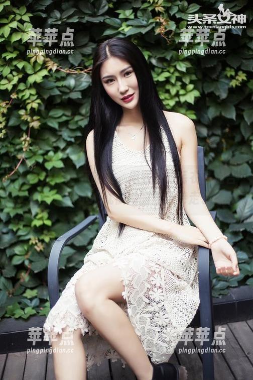 头条女神 - 我的天，周熙妍的毛衣私房合集，一不小心就被她的气场卷走了！