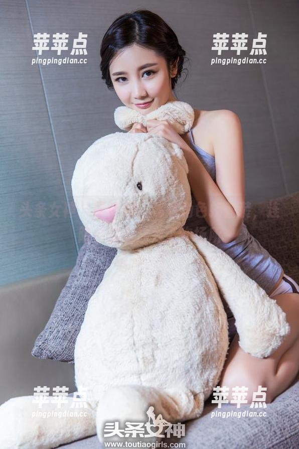 头条女神-梁芮溪 头条女神 - 梁芮溪,秘书角色换新装,连阳台都能成为工作场所