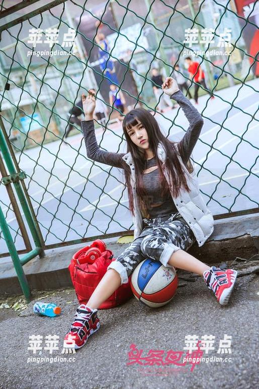 头条女神 - 琳琳最新的睡衣合集，舒适+唯美，绝配