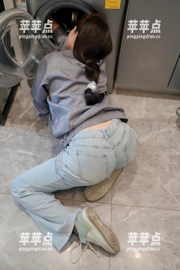 如果你还没看过奈汐酱Nice的34号自拍本，你可以试试自己对JK小裙子的理解