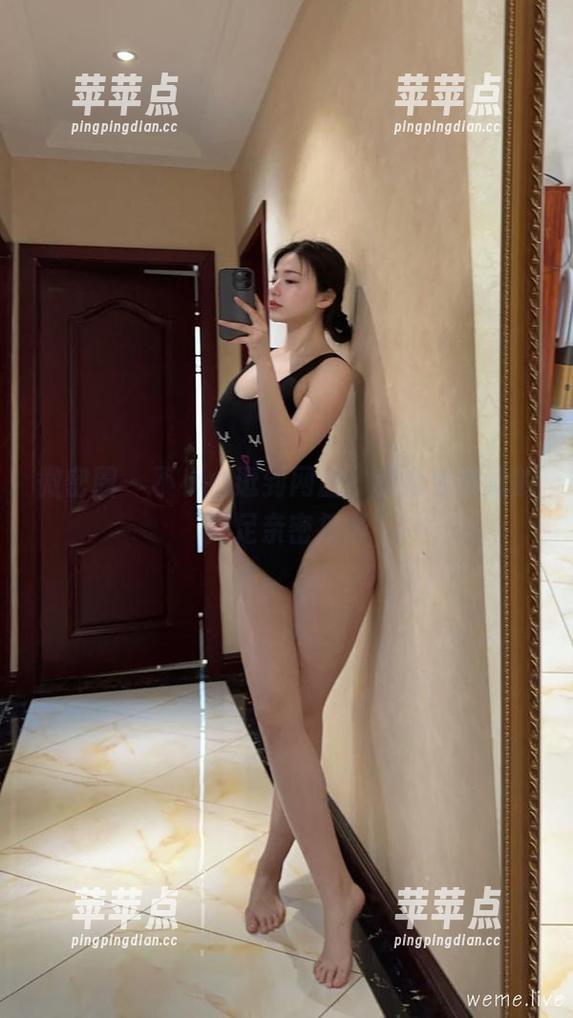 微密圈 - 不小心逛到网盘，和奶宝妹纸的美足亲密接触