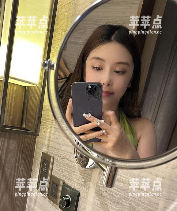 微密圈 - 忽然想问，奶雯的墨绿内裤里，藏着哪些不为人知的美图呢？