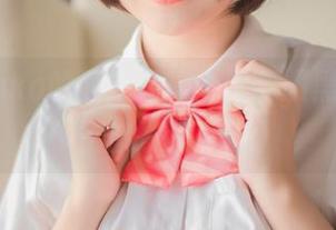 宅夏yoko的最新写真：水手服黑丝，果然不出我的意料呀！