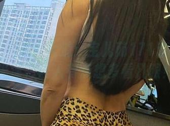 微密圈 – 黑皮大道：宝儿茹171套图里的光泽，让人有点想多看几眼！