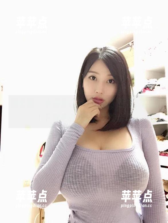 微密圈 - 小芯酱在家“躺赢”四方，原图丨下载感受来自沙发的亲切