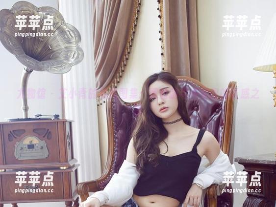 尤物馆-艾小青 尤物馆 - 艾小青的私房图集:黑丝腿毛不觉间的诱惑之旅