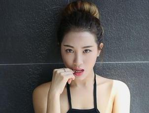 尤物馆 – 看陆萱萱Cecilia的私拍，女孩就像风一样自由，随你转瞬即逝。