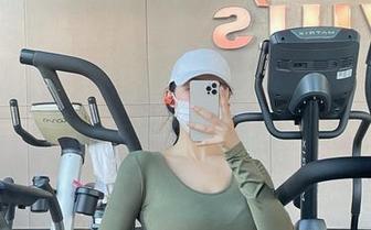 微密圈 – 左公子666在线：双人图集，随意摆拍，有时候无心插柳，却成了经典。