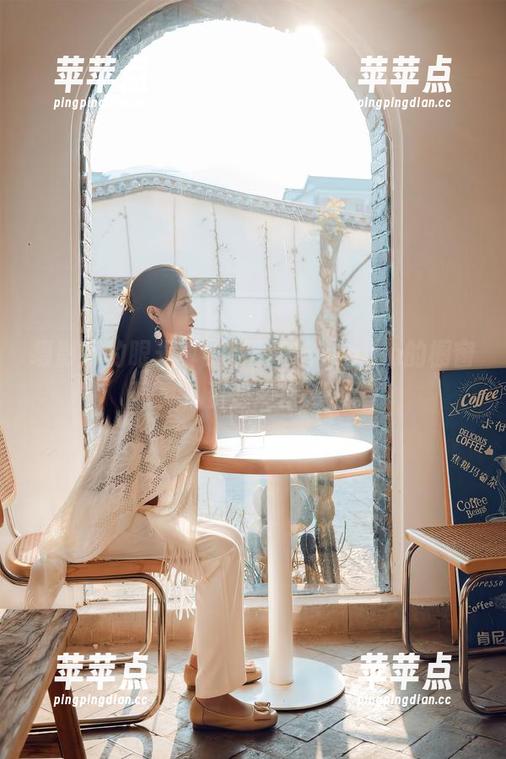 摄影师的眼光真不错，年年Nnian的橱窗写真，资源用得贼溜。