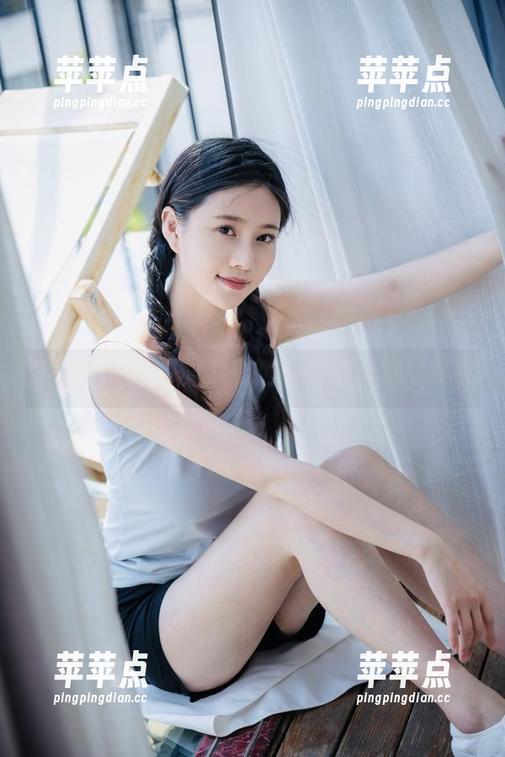 年年Nnian，泳装美图，亮点与尴尬共存