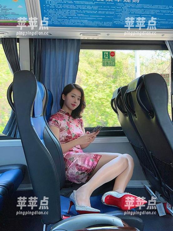 张老师 微密圈 - 原图里的张老师,黑丝竟然让我觉得好像买了一条十块钱的鱼!