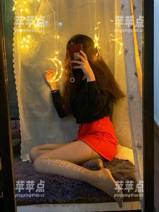 微密圈 - 提袜少女疯狂吊带挑战赛——放马过来，高清版也别错过，赶紧下载！
