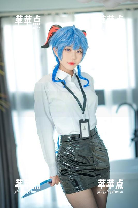 无影喵喵的礼服写真更新！其实这也算我们的日常小确幸？