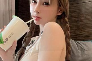 微密圈 – 潜入无欲无求的推土君的资源，看到红色战裙，脑海中突然浮现出某种又美又战斗的画面…