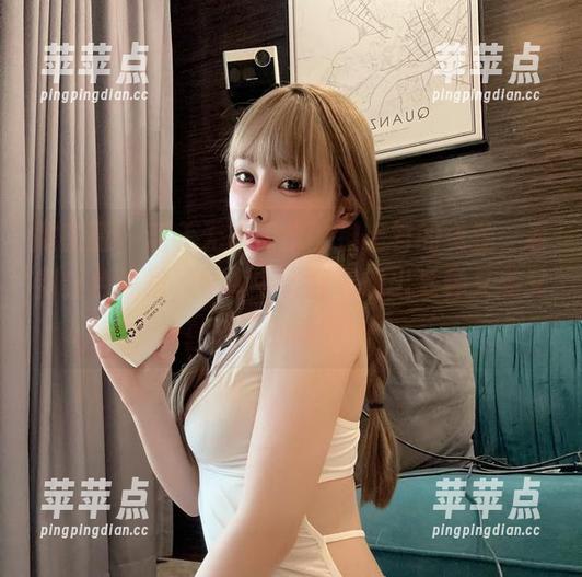 微密圈 - 潜入无欲无求的推土君的资源，看到红色战裙，脑海中突然浮现出某种又美又战斗的画面…