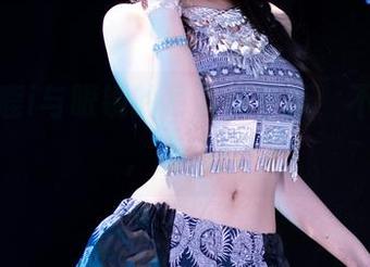 星黛鹿鹿i与眼镜的写真集更新，不得不说，上头！