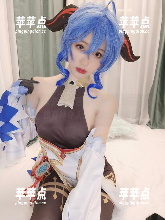 木之本果带来的黑色内衣图包，明明只是衣服，却有种令人难以忽视的魔力。