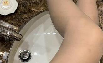 微密圈 – 桃脱了的写真集，透明到让你能看透她的思维！