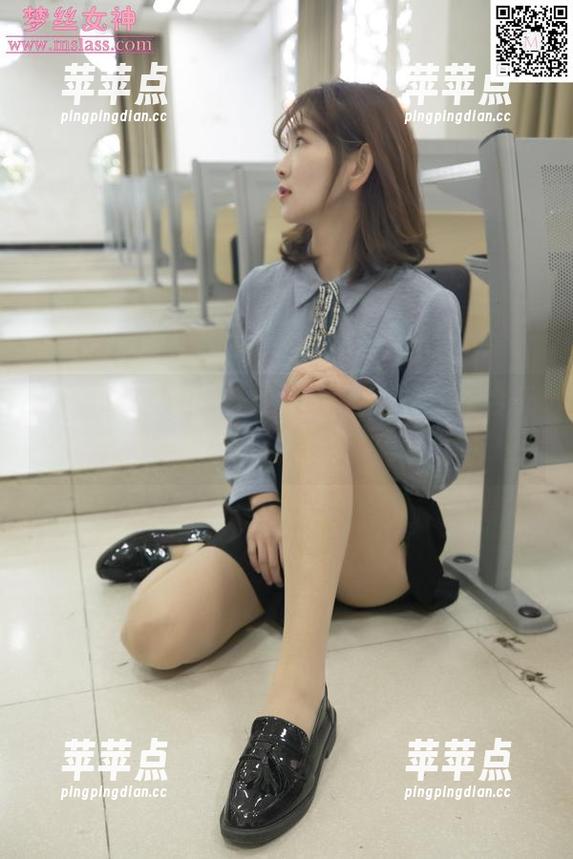 梦丝女神 - 晓晓最新甜心图片出炉，今天的妆容好像没睡好？