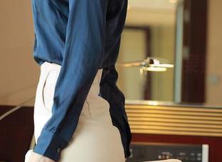 模范学院 – 照片中的黄乐然，果然是个会挑衣服的御姐啊！