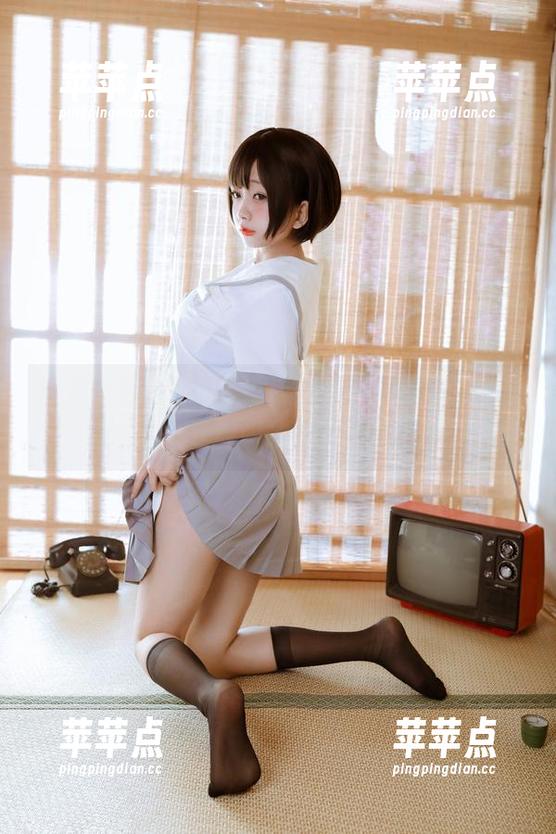 樱井小莜泳池游得不错，美图满载，快来下载吧别犹豫！